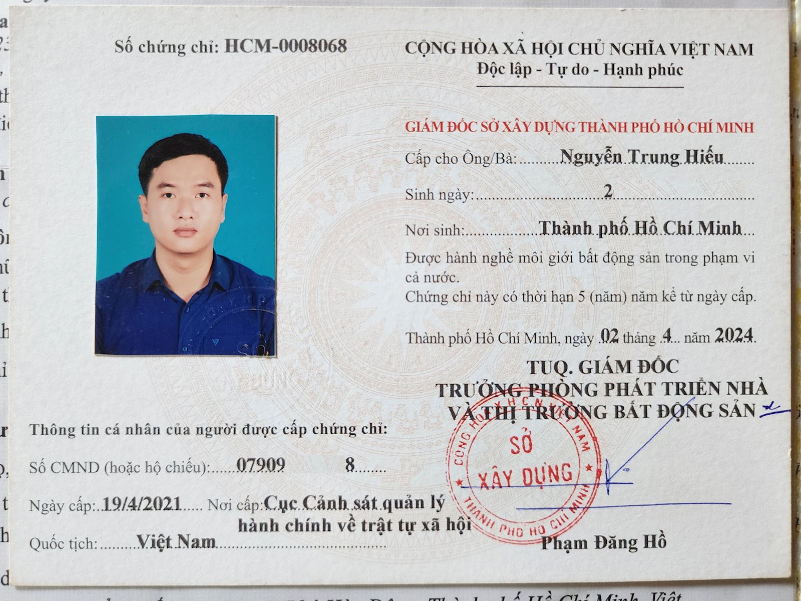 Chứng chỉ hành nghề môi giới bất động sản của nhà đất Trung Hiếu do sở xây dựng thành phố Hồ Chí Minh cấp
