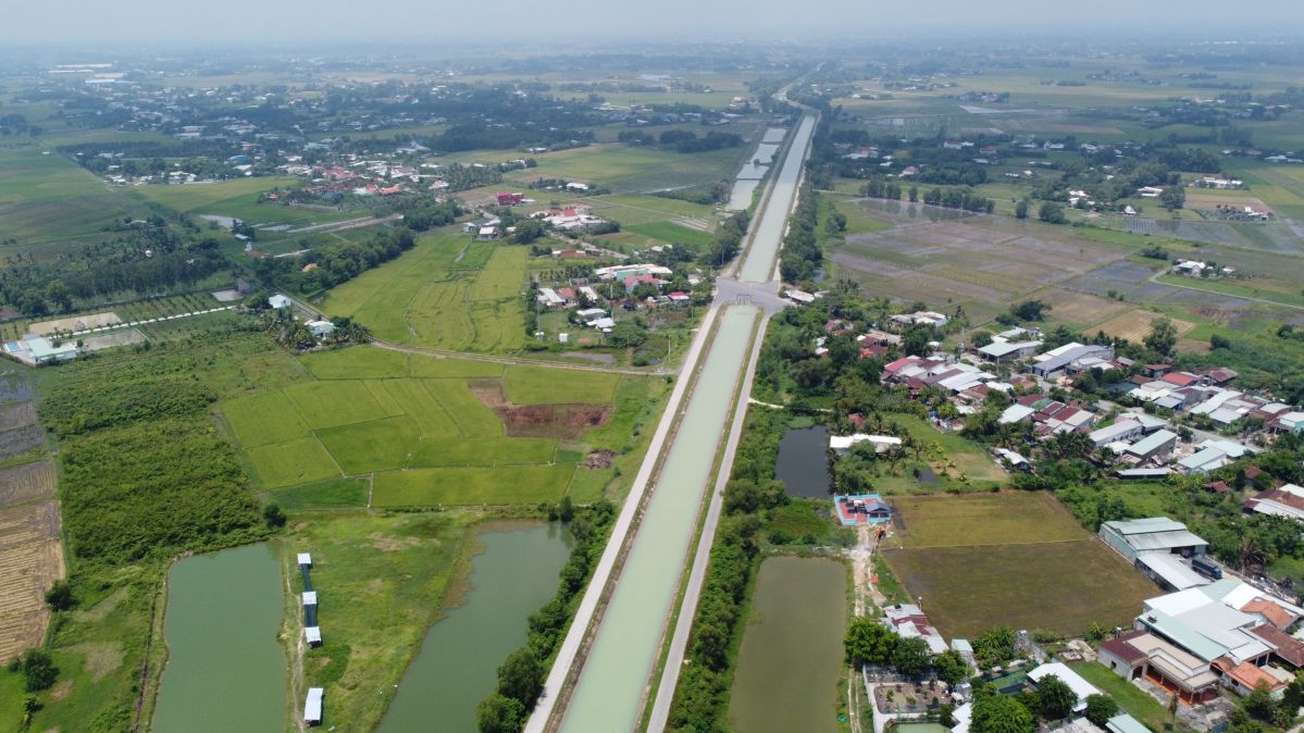 Kênh Đông chảy qua xã Trung Lập Thượng - Củ Chi